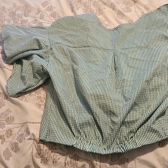 Green croptop - Picture 2 of 3